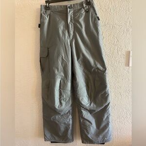 Black Dot Men's ski snow pants.Grayish green Cargo style.SMALL Great for teens!